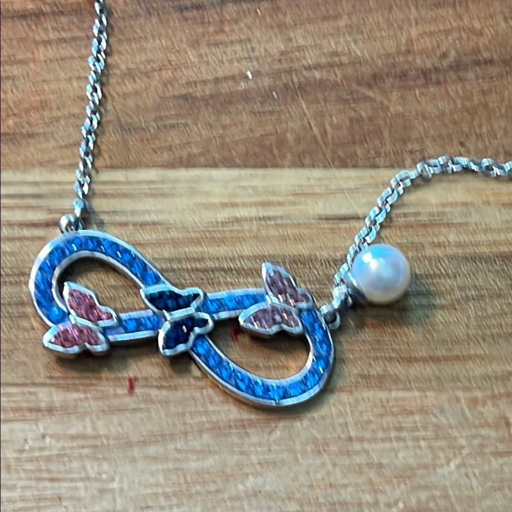 Vantel Pearls Signed Infinity Butterflies Freshwater Pearl Dangle Necklace. P20